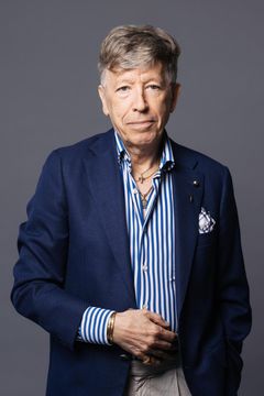 Andreo Larsenin Aivotiede – Ihmiskunnan suuri seikkailu johdattaa lukijan aivotieteen kehityskulkuihin historian hämäristä nykypäivään.