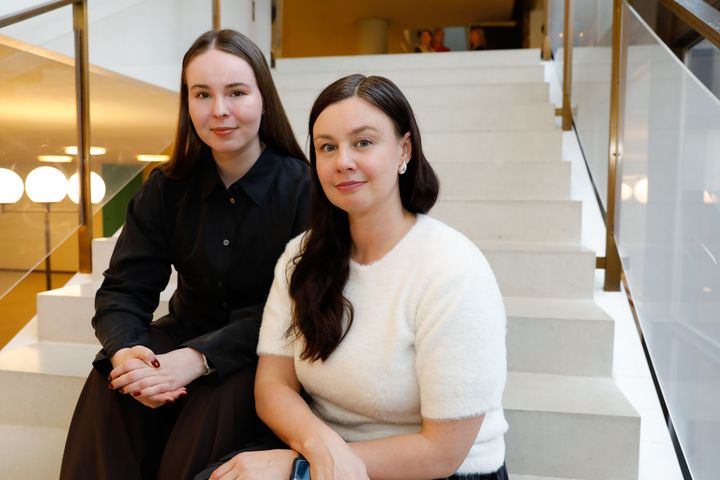 SDP Helsingin valtuustoryhmän puheenjohtaja Elisa Gebhard ja varavaltuutettu Tiina Rytky.