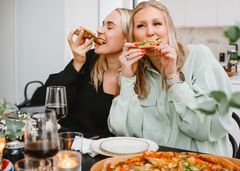 Omavalintainen pIzza kamppailee hampurilaisten kanssa.
