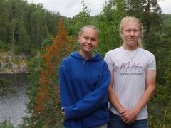 Viime kesän rippikoululaiset Lilja Järvinen, 16, ja Aapo Korjamo, 15, halusivat kokea rippileirin tunnelman uudestaan. Syksyllä lukion aloittavat nuoret toimivat isosina Nuuksiossa Tapiolan seurakunnan järjestämällä rippileirillä.