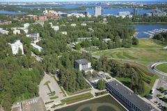 Tapiolan kirkko ympäristöineen ilmasta käsin.