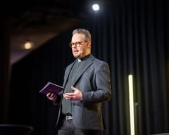 Kuvassa on Heräys 2026 -huippuseminaarin ohjelmajohtaja Jussi Koski.