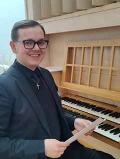 Miikkael Halonen ja urut.