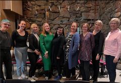 Kuvassa kuorolaisia.