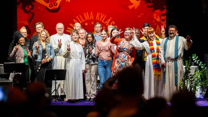 The multilingual and multicultural festival worship service, Mass of Freedom, will take place on Sunday 17 May at 11 a.m. at Bio Rex Speaker's stage (Puhelava). The picture is from the festival worship service in 2025.