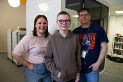 Vilho Husua, 14, innostaa mediariparilla etenkin videoiden tekeminen. Rippikouluryhmä kävi tutustumassa Kirkko ja kaupungin toimitukseen Kalliossa päätoimittaja Pauli Juuselan ja pappi Hanni Raiskion johdolla.