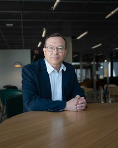 Kimmo Kauhaniemi sähkötekniikan professori Vaasan yliopisto Kuva Vaasan yliopisto / Harri Huusko. Kuva vapaasti käytettävissä.