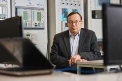 Vaasan yliopiston sähkötekniikan professori Kimmo Kauhaniemi. Kuva Vaasan yliopisto / Harri Huusko. Kuva vapaasti käytettävissä.