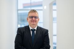 Timo Alho Vaasan yliopiston kampuksella.