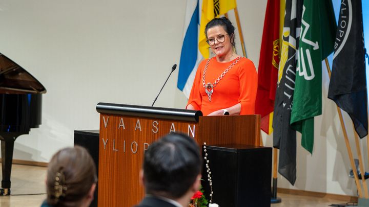 Rehtori Minna Martikainen korosti yliopiston vuosipäivän juhlan puheessaan osaamisen merkitystä Suomen huoltovarmuuden ja talouskasvun kannalta.