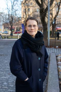 Vaasan yliopiston markkinoinnin tutkijatohtori Essi Vesterinen. Kuva Vaasan yliopisto / Riikka Kalmi, kuva vapaasti käytettävissä