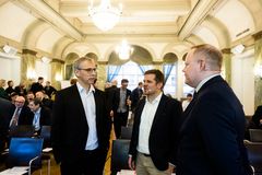 Otto Toivanen, Ville Virtanen ja Mikael Collan Datahuoneen 1-vuotisjuhlaseminaarissa.