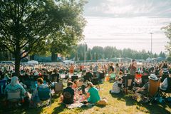 Kirjurinluodon konserttipuiston pääkonserteissa piknik-kulttuuri elää vahvasti.