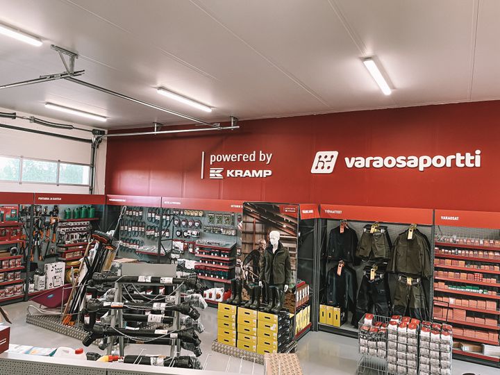 Limingan Varaosaportin valikoima laajeni maatalouden varaosilla, metsä- ja puutarhapuolen tarvikkeilla sekä eläinpuolen tarvikkeilla.