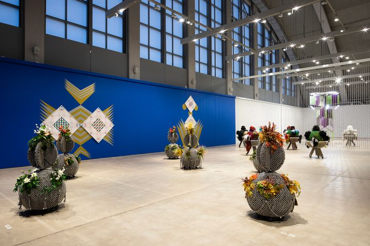 Installationsvy från utställningen Haegue Yang: Kontinuerliga återskapanden, HAM Helsingfors konstmuseum, 2023. Med konstnärens tillstånd. Foto: Kirsi Halkola.