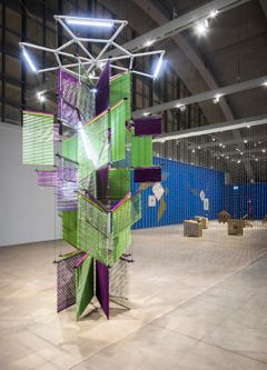 Installationsvy från utställningen Haegue Yang: Kontinuerliga återskapanden, HAM Helsingfors konstmuseum, 2023. Med konstnärens tillstånd. Foto: Kirsi Halkola.