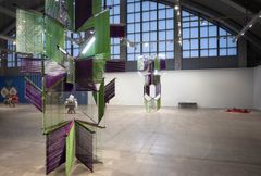 Installationsvy från utställningen Haegue Yang: Kontinuerliga återskapanden, HAM Helsingfors konstmuseum, 2023. Med konstnärens tillstånd. Foto: Kirsi Halkola.