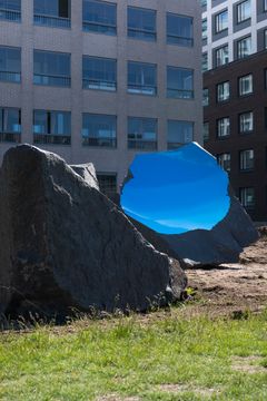 Laura Könönen: Ingen himmel som gräns (detalj), 2024. HAM Helsingfors konstmuseum. Foto: Sonja Hyytiäinen.