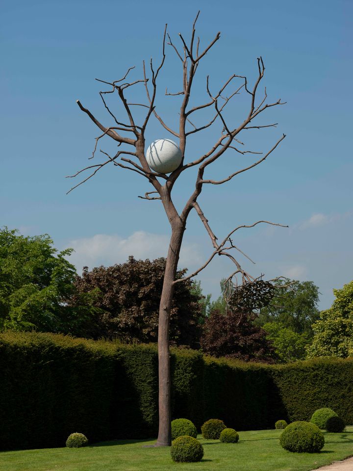 Giuseppe Penone: Luce e ombra (Valo ja varjo), 2014. Taiteilijan, The Yorkshire Sculpture Parkin ja Marian Goodman Galleryn luvalla. © Giuseppe Penone. Kuva: Jonty Wilde.