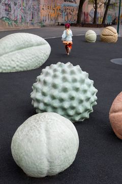 Saara Ekström: Pollen, 2024. Kallion ala-asteen koulu. Kuva: HAM/Maija Toivanen