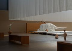 Marguerite Humeau: Facklor. HAM Helsingfors konstmuseum, 2025. © Marguerite Humeau. Foto: Julia Andréone. Med tillstånd från konstnären.