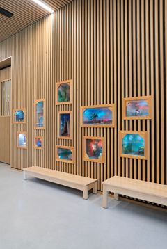 Jussi Valtakari ja Antti Ylönen: “Olipa kerran...”, 2025. Päiväkoti Aurinkokallio. Kuva: HAM/Sonja Hyytiäinen.