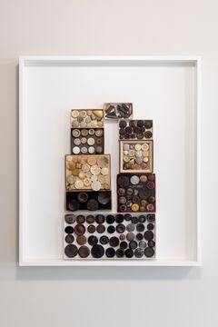 Anu Tuominen: Suklaakakku, 2025. Käpylän peruskoulu. Kuva: HAM/Kerttu Malinen.