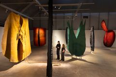 Näkymä näyttelystä Magdalena Abakanowicz: Rajojen ylittäjä. HAM Helsingin taidemuseo 6.5.–30.8.2026. Kuva: HAM / Maija Toivanen