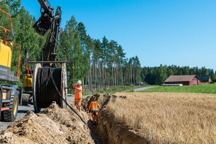Elenian verkkoinvestoinnit työllistävät maakunnissa urakointiyhtiöissä kaikkiaan 140–150 henkilötyövuotta vuosittain.