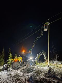 Hannes-myrskyn korjaustöitä Elenian sähköverkossa