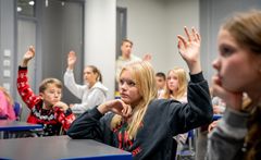 Oppilaita energisellä oppitunnilla Urjalan koululla lokakuussa 2025.