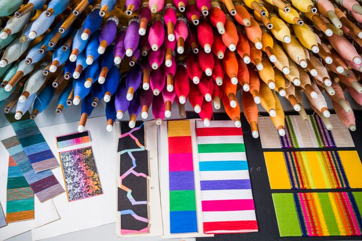 Finlayson-näyttelyssä voi tutustua paitsi tehtaan historiaan, myös sen suunnittelijoiden työhön.