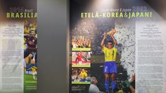 Vapriikissa pystytetään parhaillaan 16.4. avautuvaa Jalkapallon MM-kisat kautta aikojen -näyttelyä.