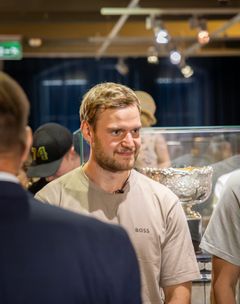 Alexander Barkov Suomen Jääkiekkomuseossa museokeskus Vapriikissa
