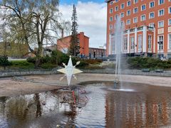 Tammerlammen kesäteos, Maria Steron Dilemma, on asennettu ja vettä nostetaan normaalille tasolle.