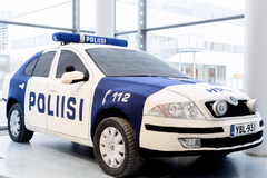 Virkattu poliisiauto luonnollisessa koossa.