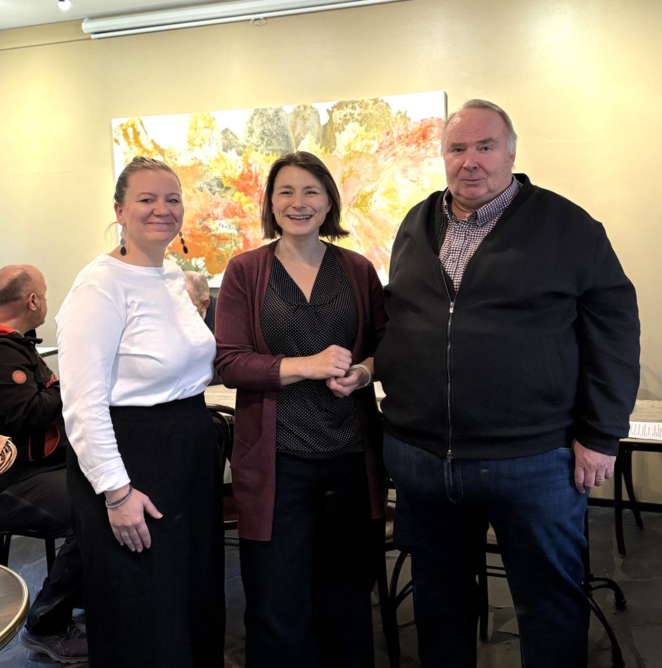 Jenna Perokorpi, Aino Laine ja Tapani Eskola keskustelivat Itä-Uudenmaan sote-palveluista ja HUS-yhteistyöstä.