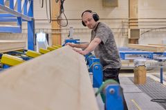 Finnlamellin tehtaalla Alajärvellä on valmistettu kestäviä hirsikoteja jo yli 30 vuotta.