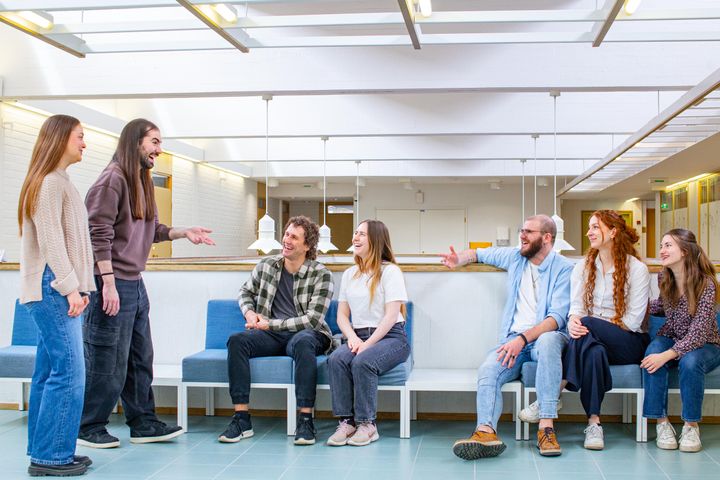 Opiskelijoita Laurean Leppävaaran kampuksella Espoossa.