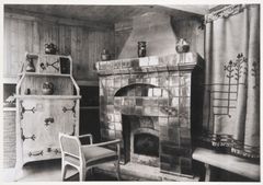 Det s.k. Irisrummet vid världsutställningen i Paris 1900 planerades av Axel Gallén och Louis Sparre. Utställt fanns även keramik från Irisfabriken. Foto: Museiverket