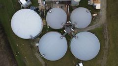 Flygvy över reaktorer för anaerob nedbrytning vid en biogasproduktionsanläggning i Tyskland. Foto: Julia Koblitz / Unsplash