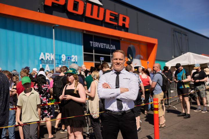 Power Tammiston onnistunut avaus nostaa odotuksia uudelle Espoon Suomenojan myymälälle. Kuvassa Power Finlandin toimitusjohtaja Juha-Mikko Saviluoto.