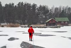 Carunan asentaja liikkui merellä turvaköyden avulla korjaamaan vikoja