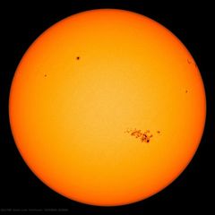 Pilkkuryhmä 3664 Auringon eteläosassa 9.5.2024. Kuva: SDO/HMI.
