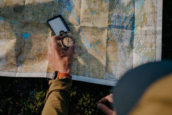 Suunnon tarina sai alkunsa keksijä Tuomas Vohlosen kehittämästä nestetäytteisestä kompassista vuonna 1936.