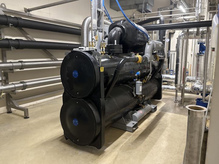 L%E4mp%F6pumppujen%20avulla%20talteen%20otettu%20l%E4mp%F6%20voidaan%20jalostaa%20uudelleen%20k%E4ytett%E4v%E4ksi.