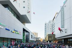 Tapiolan Joulunavaus keräsi Länsituulen kävelykadulle tuhansia osallistujia ja toi AINOAan ennätykselliset 40 763 kävijää.