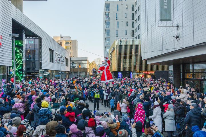 Tapiolan Joulunavaus keräsi Länsituulen kävelykadulle tuhansia osallistujia ja toi AINOAan ennätykselliset 40 763 kävijää.