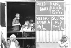 Myyntipiste Kuusrock-festivaalilla Oulussa 1970-luvun alussa.