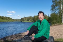 Takahiro Iwasaki joen rannalla